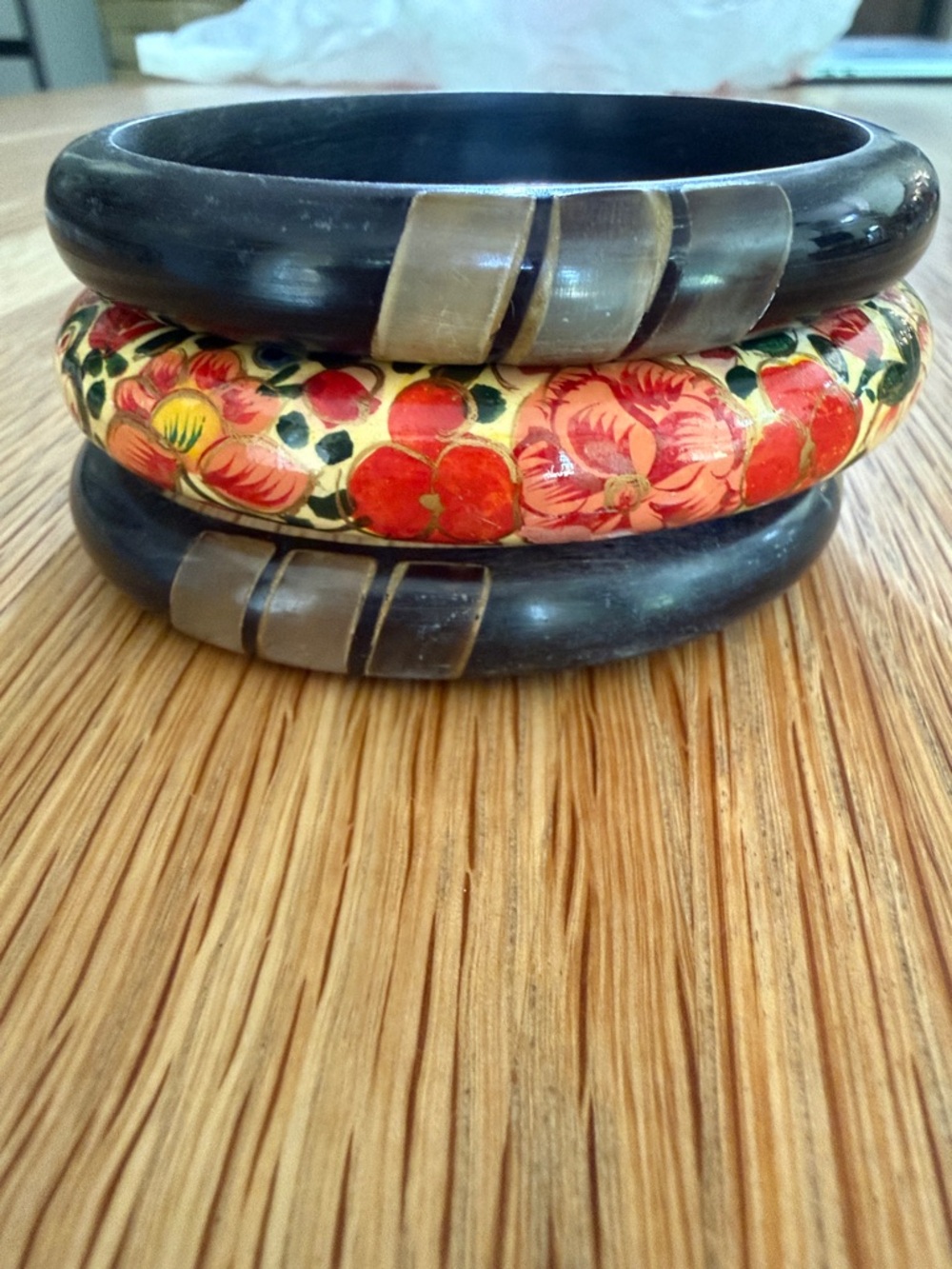VTG 90s Two Wood with Shell Inlay and one Floral Painted Bangle Bracelet Set - Picture 5 of 7